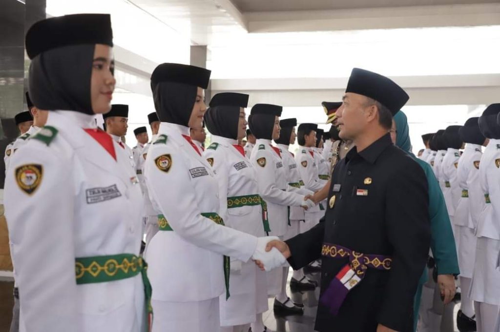 FB_IMG_1660619772370-1024x681 Bareng Istri, Pj Bupati Apriyadi Kukuhkan 75 Anggota Paskibraka HUT RI di Muba