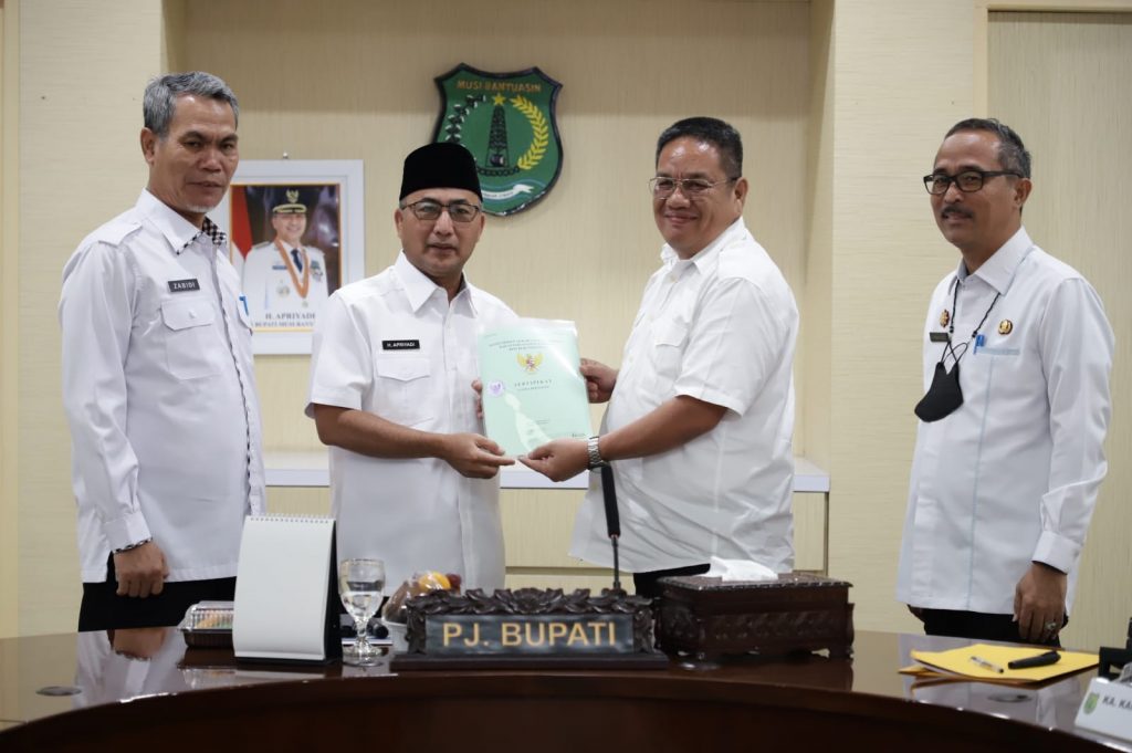B3-1024x681 BPN Serahkan 30 Sertifikat Aset Milik Pemkab Muba