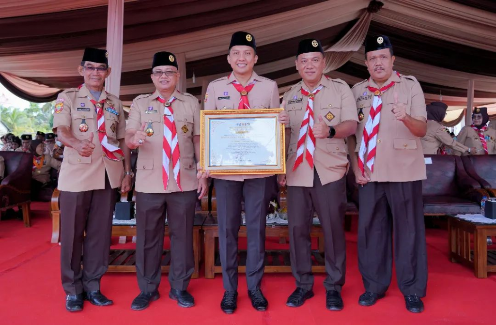 A8-1024x671 Dari KA Kwarnas Gerakan Pramuka, Bupati Ogan Ilir, Panca Wijaya Akbar, SH Mendapat Penghargaan Pancawarsa I