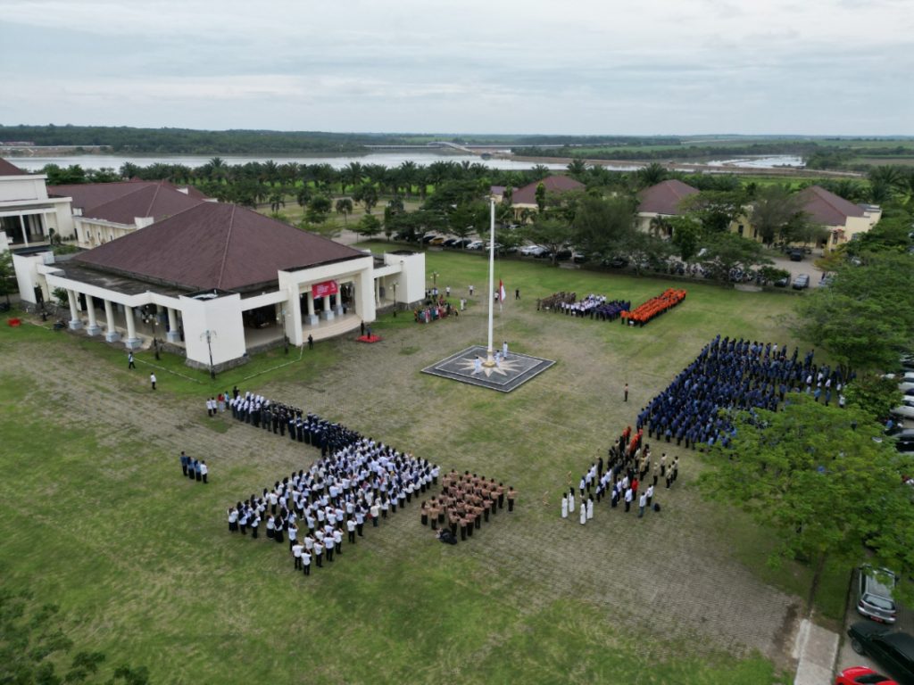 b2-1024x768 Penuh Semangat, Wabup Ardani Menjadi Inspektur Upacara pada Hari Sumpah Pemuda ke 94