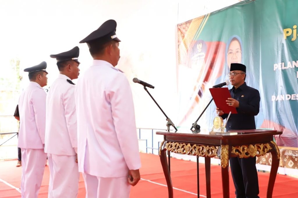 A1-2-1024x681 Pj Bupati Muba Lantik Tiga Kades Terpilih di Kecamatan Batang Hari Leko