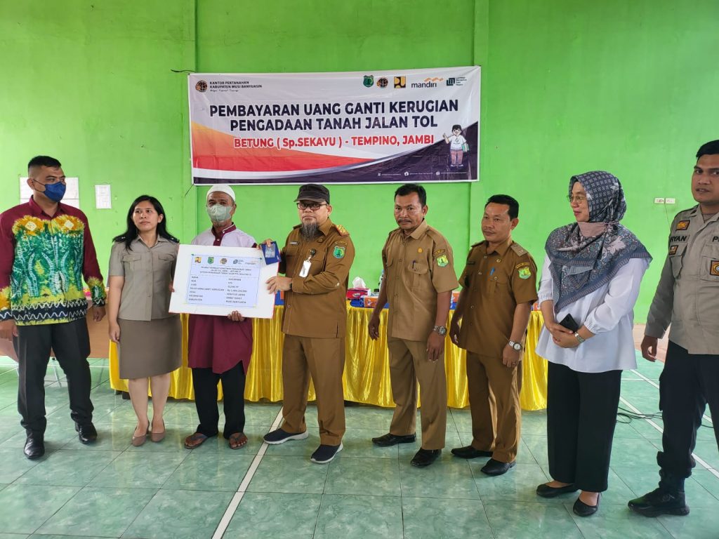 IMG-20221122-WA0057-1024x768 Giliran Warga Desa 108 dan Bukit Jaya Terima Uang Ganti Untung Jalan Tol