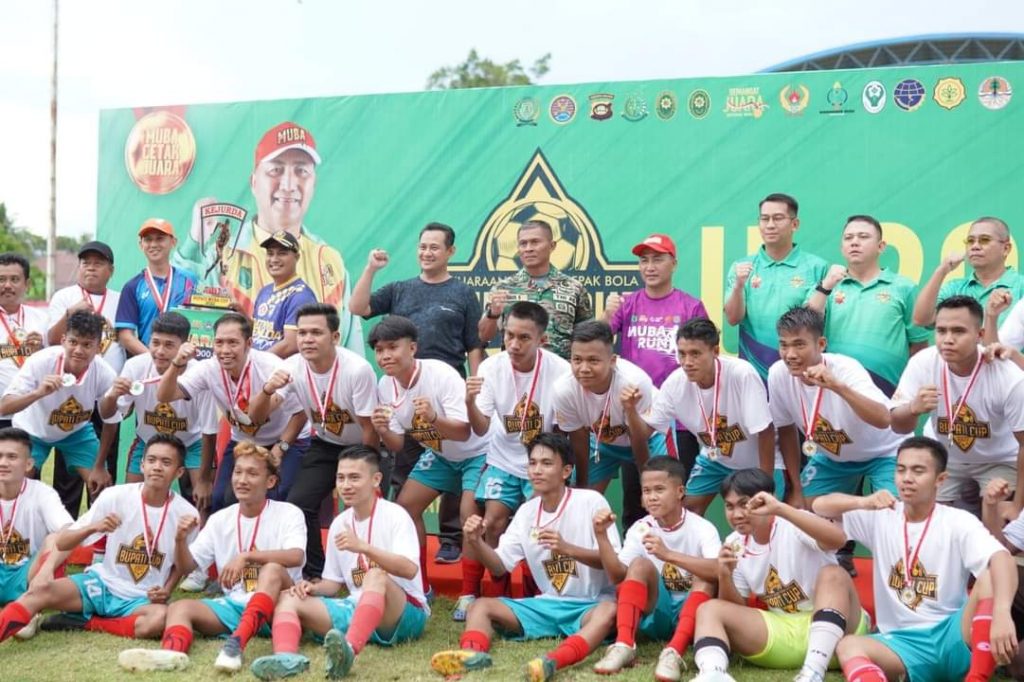 FB_IMG_1670041181752-1024x682 Pj Bupati H Apriyadi Serahkan Piala Kejuaraan Daerah Sepak Bola Bupati Cup 2022