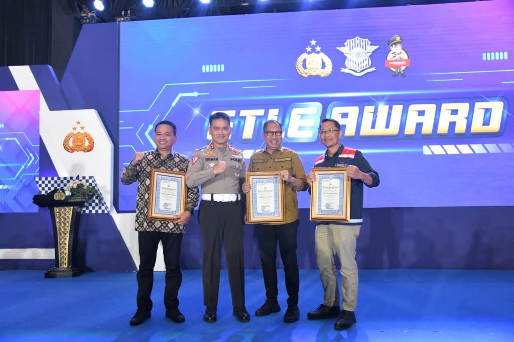 A2-8-1024x682 Herman Deru Kembali Dianugrahi ETLE Awards 2023 Kakorlantas Polri