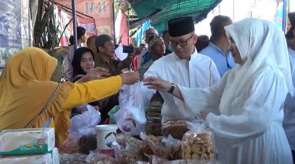 A7-1024x569 PJ Bupati OKU H. Teddy Meilwansyah Buka Pasar Bedug di Taman Kota Baturaja