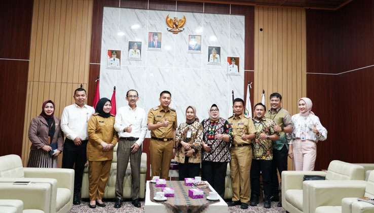 a6-3 Terimakasih kepada Pimpinan Bank Sumsel Babel yang Memasuki Masa Purna Tugas, Ibu Hj. Yanthris dan Selamat kepada Ibu Kristin dengan Tugas sebagai Kepala Bank Sumsel Babel yang baru