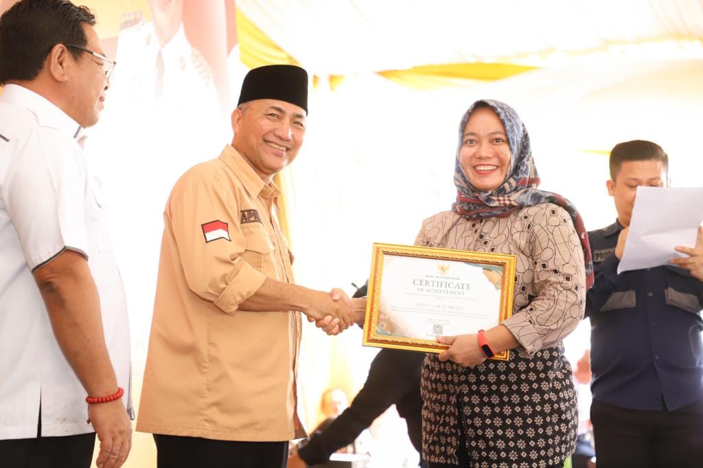 b8 Belasan Warga Muba Dibuatkan Sertifikat Tanah Gratis