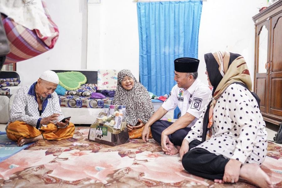 A1-12 Tambai Biaya Haji Suami-Istri Marbot Masjid di Sekayu