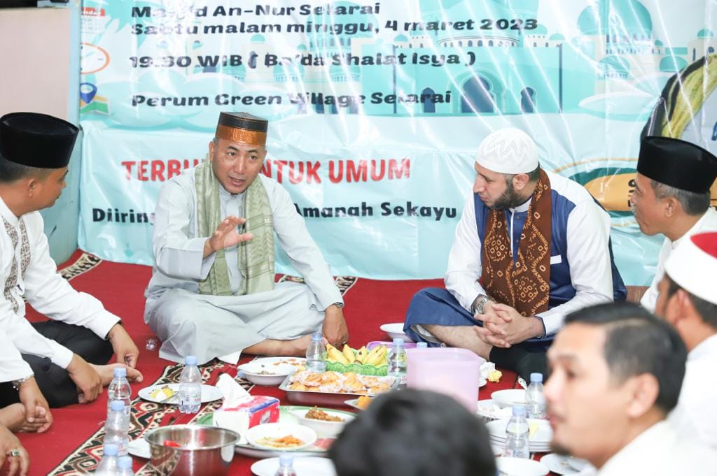 A1-4 Ramadhan Ala PJ Bupati Musi Banyuasin H Apriyadi MSi, Saat Berbuka Puasa Tak Lupa Jus Kurma