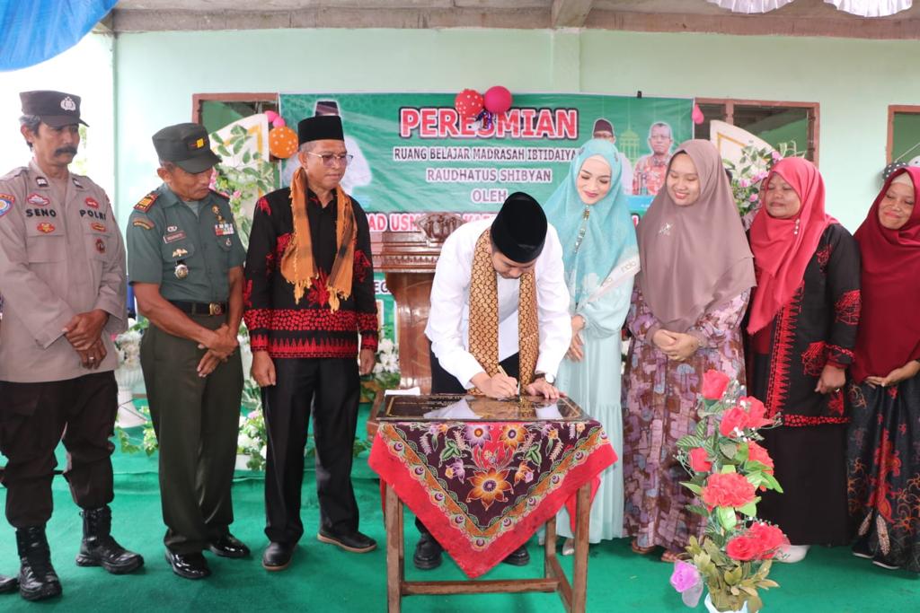 A2-1 Plt Bupati Kaffah Resmikan MI Raudhatus Shibyan Desa Gunung Agung