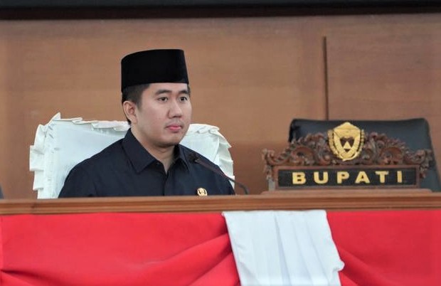 A2-2 LKPJ Tahun 2022, Plt Bupati Kaffah Dengarkan Penyampaian Laporan Hasil Pembahasan dan Penelitian Komisi-komisi DPRD Muara Enim