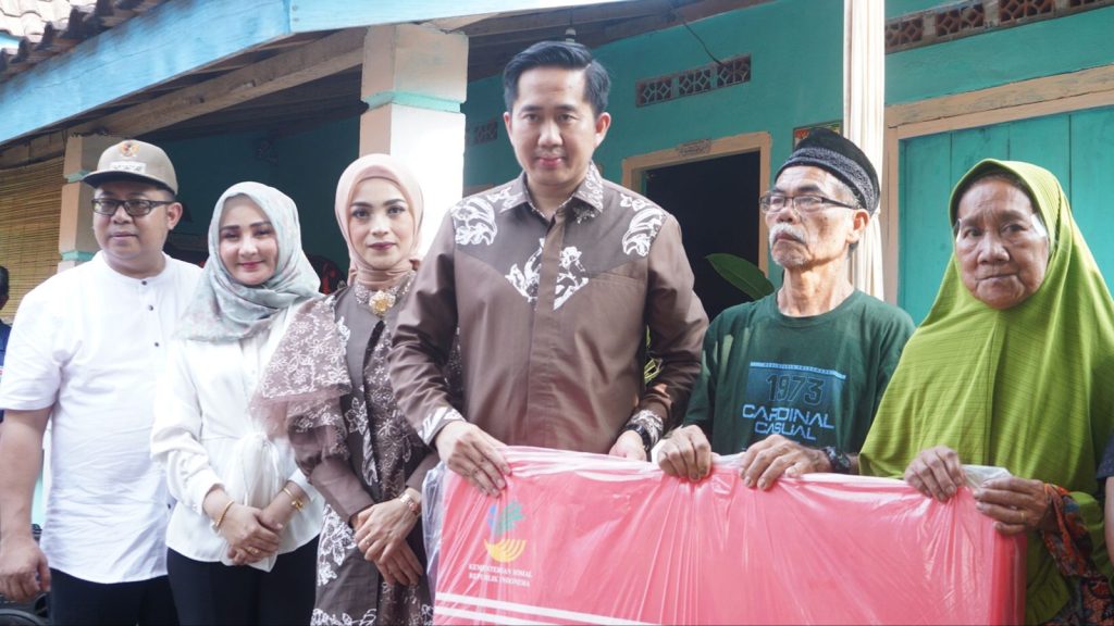 A3-2-1024x576 Tinjau Lokasi Kebakaran, Plt Bupati Kaffah Beri Santunan Korban Si Jago Merah