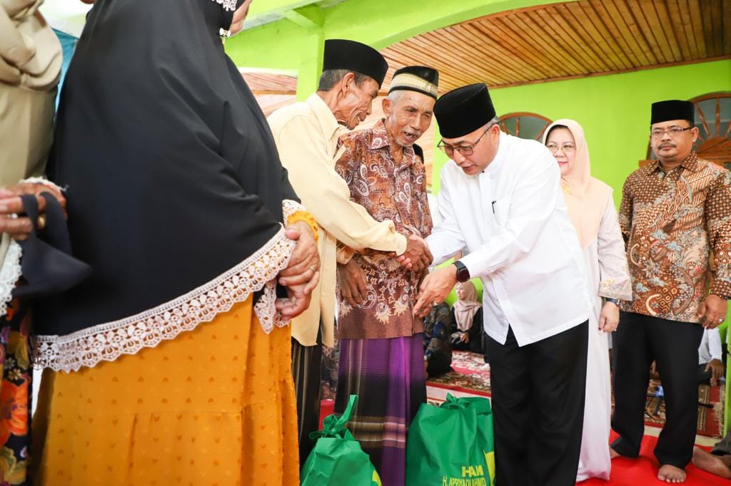 A3-2 Pj Bupati Apriyadi Kucurkan Rp29 Miliar untuk Infrastruktur di Plakat Tinggi