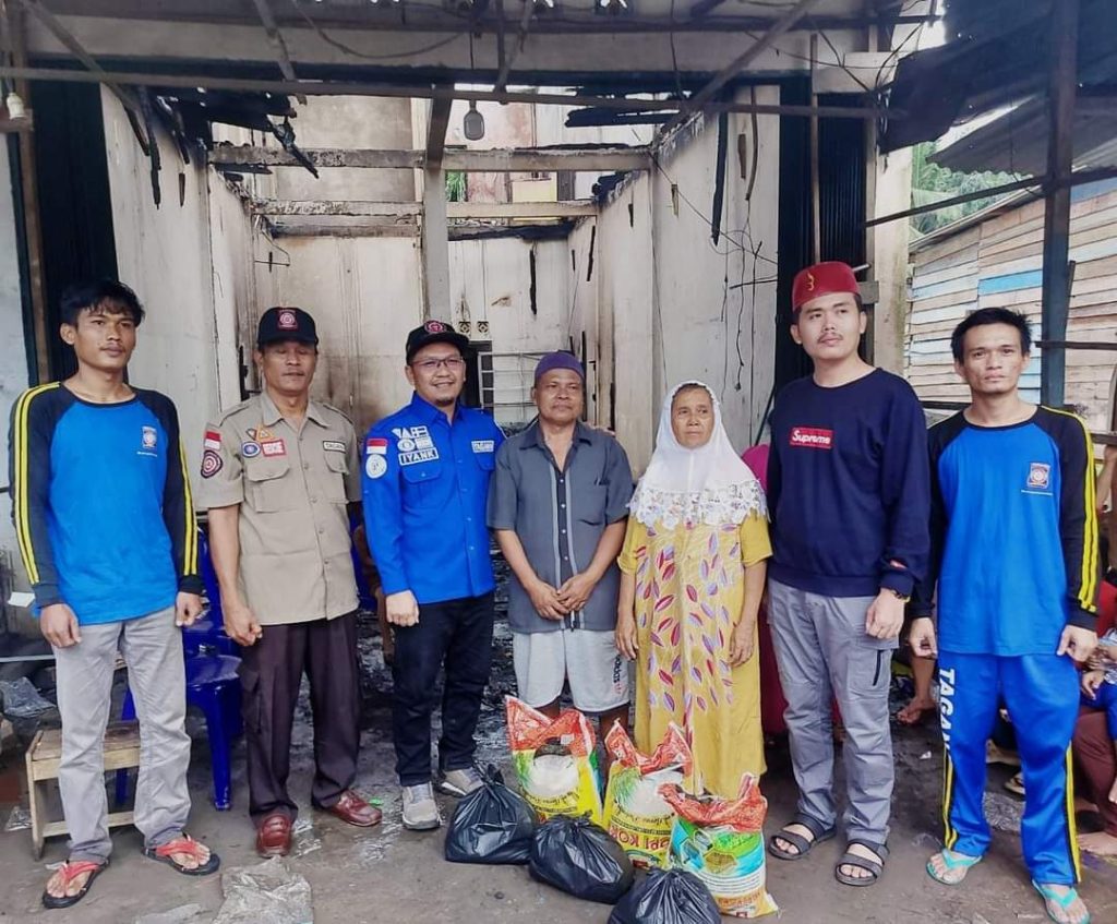 FB_IMG_1681696057605-1024x847 Beri Perhatian Korban Kebakaran di Tungkal Jaya, Pemkab Muba Beri Bantuan Paket Sembako