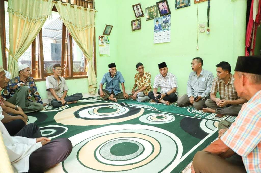 FB_IMG_1682040261674 Giliran Lansia di Plakat Tinggi Dapat THR Pj Bupati Apriyadi