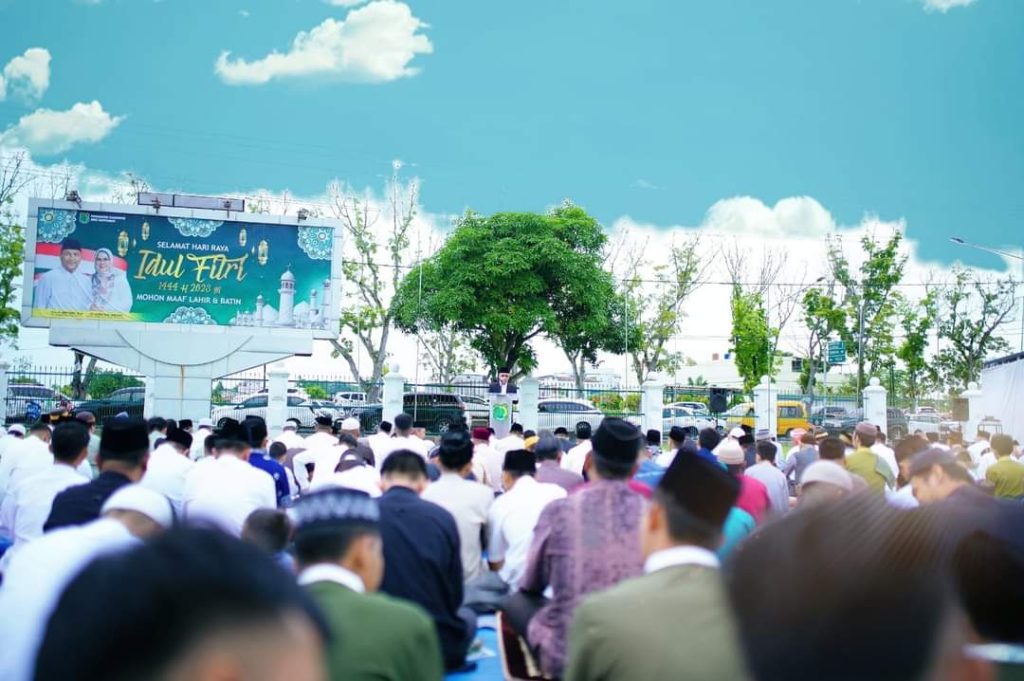 FB_IMG_1682142900177-1024x681 Bareng Keluarga Besar, Pj Bupati Apriyadi Shalat Ied dengan Warga Muba