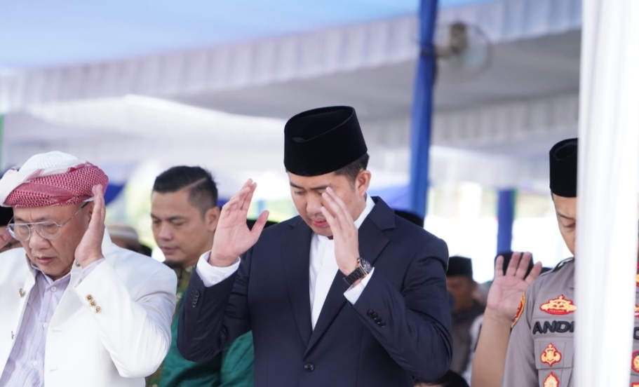 Screenshot_20230425_053443_Chrome Plt Bupati Kaffah Shalat Idul Fitri Bersama Masyarakat Muara Enim