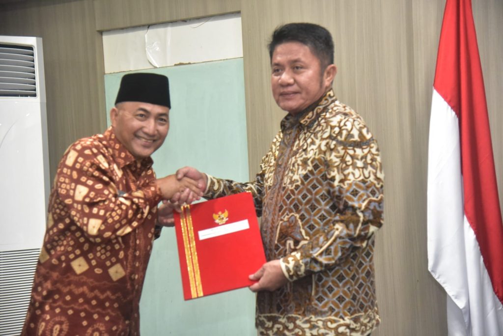 A1-12-1024x684 Sah, Gubernur Herman Deru Serahkan SK Perpanjangan Pj Bupati Muba