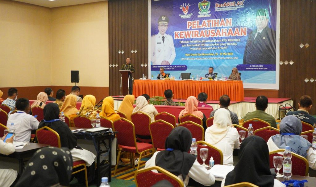 A2-2-1024x607 70 Pelaku UMK Pangan Olahan Ikuti Pelatihan Kewirausahaan Dinkop UKM Muara Enim