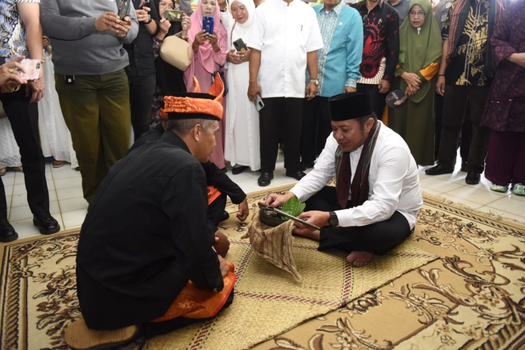 IMG_20230520_113547_206-1024x682 Berprestasi dan Berjasa, Gubernur Herman Deru Dianugerahi Gelar Mangku Alam