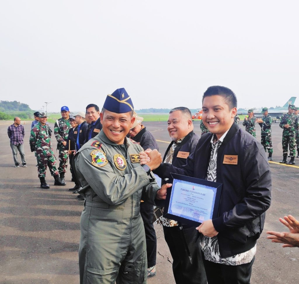 a2-9-1024x973 Bupati Ogan Ilir, Panca Wijaya Akbar, SH Terima Piagam Penghargaan sebagai Keluarga Lanud Sri Mulyono Herlambang