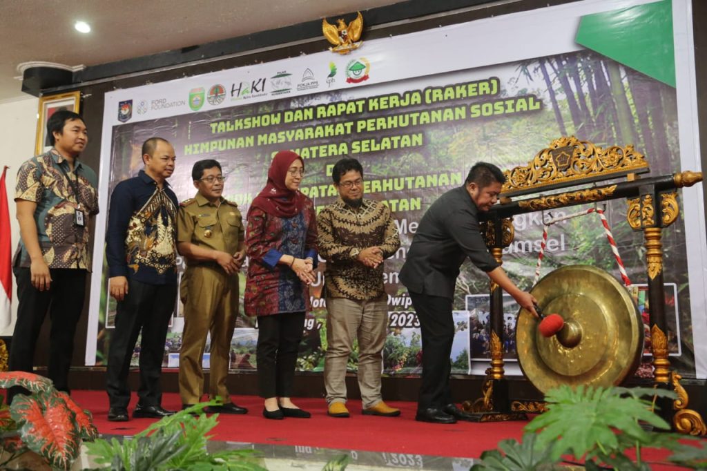 A3-5-1024x682 Herman Deru Harapkan Raker HMPS dan KPS Hasilkan Rekomendasi Nyata Dalam Pengelolaan Hutan Agar Lebih Produktif