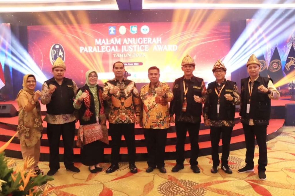 FB_IMG_1685850041622-1024x682 Lurah Perwakilan Kabupaten Muba Bawa Pulang Penghargaan Paralegal Justice Award 2023