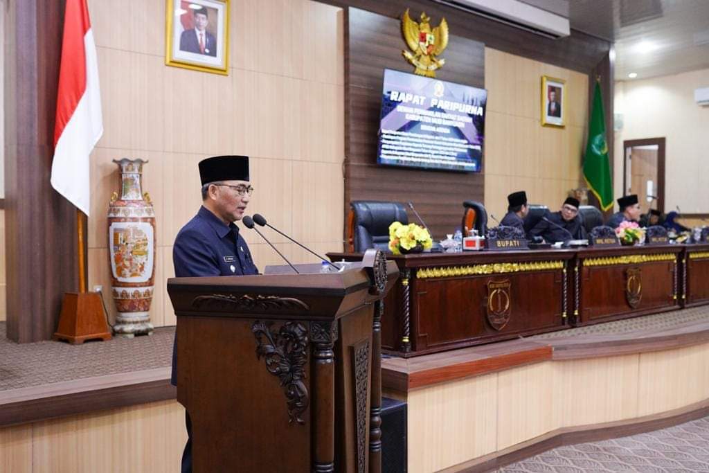 FB_IMG_1686621925230 Pj Bupati Sampaikan Raperda Pertanggungjawaban APBD 2022 dan Dua Raperda Inisiatif