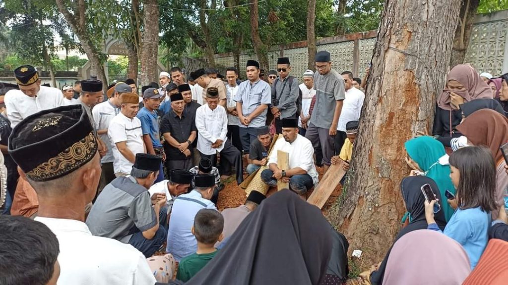 FB_IMG_1687142813075-1024x576 Pj Bupati Apriyadi Antar Langsung Mendiang Wakil Ketua Baznas Muba ke Pemakaman