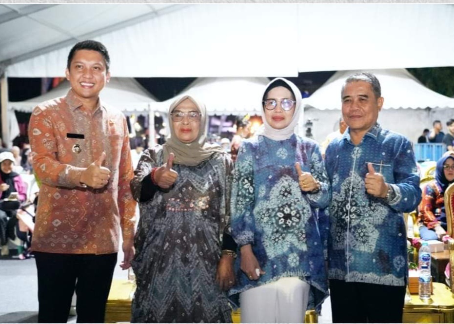 FB_IMG_1687666199809 Bupati Panca Wijaya Akbar Antusias Saksikan Penampilan Pagelaran Seni Budaya Kabupaten Ogan Ilir