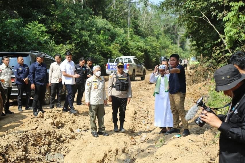 IMG-20230603-WA0069 Bupati Buka Keran Dana Pusat, Gubernur Gelontorkan 15 Miliar untuk Perbaikan Jalan Cengal
