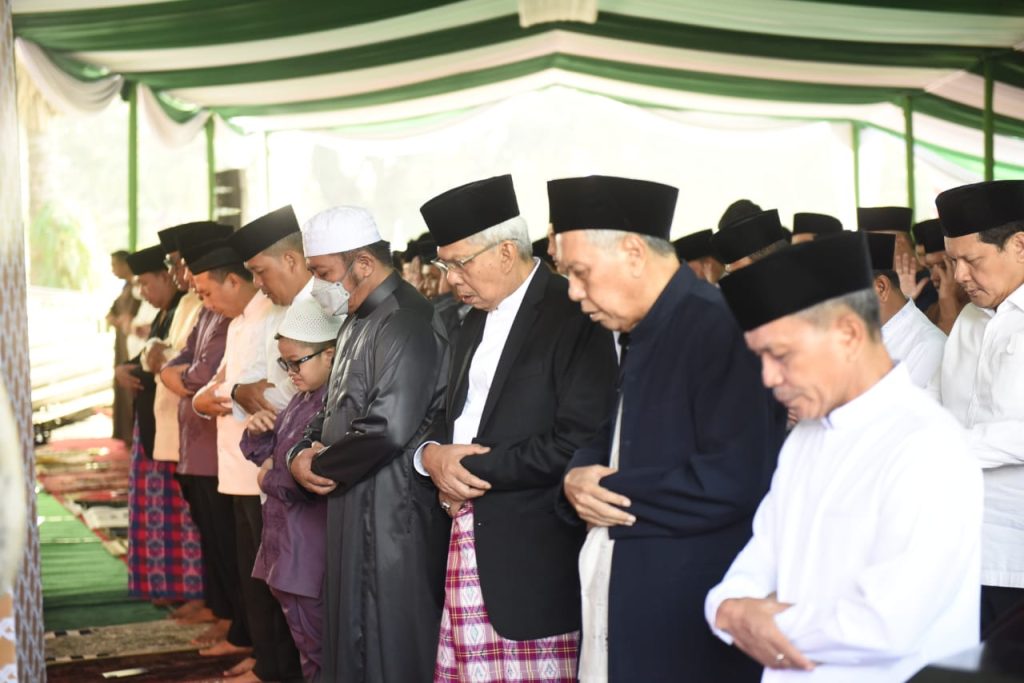 IMG_20230630_105202_862-1024x683 Di Griya Agung, Gubernur dan Wagub Sumsel Shalat Ied Bersama Ribuan Ummat Muslim Palembang