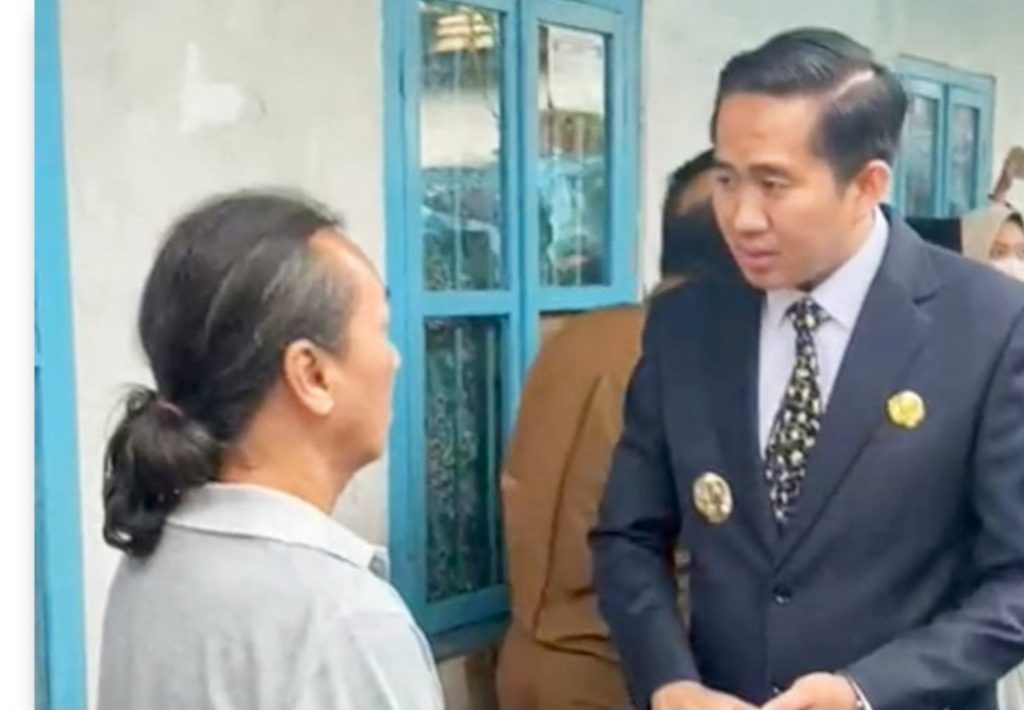 Screenshot_20230621_083847_Chrome-1024x710 Plt Bupati Muara Enim Serahkan Santunan ke Rumah Duka Hensen