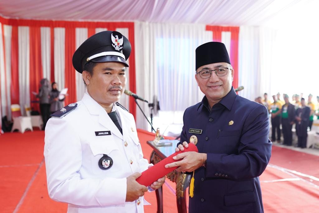 a1-12 Lantik Kades Antar Waktu Bayat Ilir, Ini Pesan Pj Bupati Apriyadi