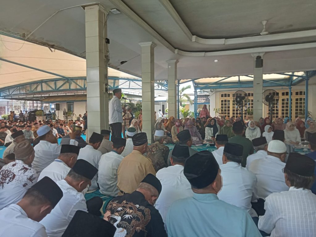 a2-4-1024x768 Berangkat Haji, Bupati dan Istri Mohon Doa