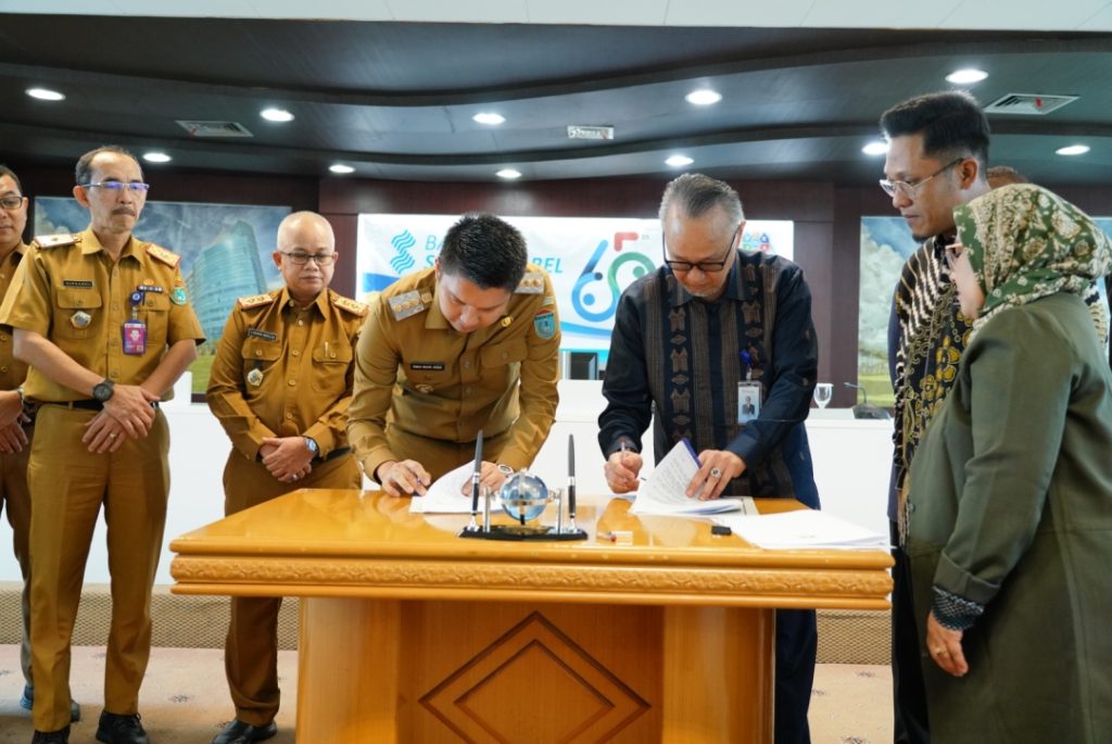 penandatanganan-perjanjian-kredit-pemerintah-kabupaten-ogan-ilir-dengan-bank-sumselbabel-1024x685 Penandatanganan Perjanjian Kredit Pemerintah Kabupaten Ogan Ilir dengan Bank SumselBabel