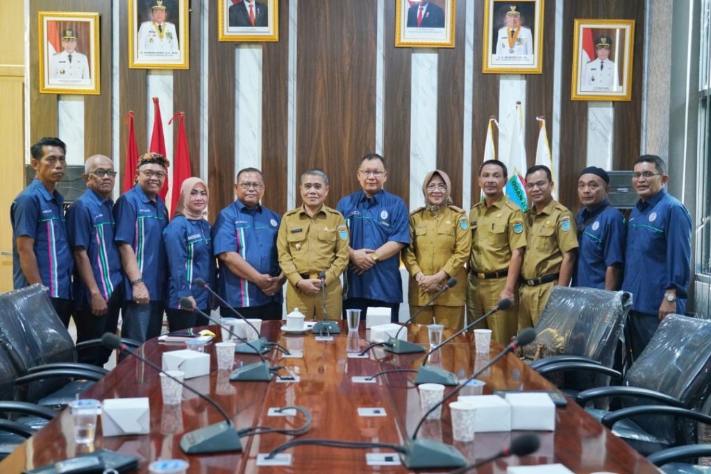wakil-bupati-h-ardani-menyambut-baik-audiensi-dewan-kesenian-oi-dalam-pelaksanaan-program-kesenian-di-kabupaten-ogan-ilir-1024x683 Wakil Bupati H. Ardani Sambut Baik Audiensi Dewan Kesenian OI