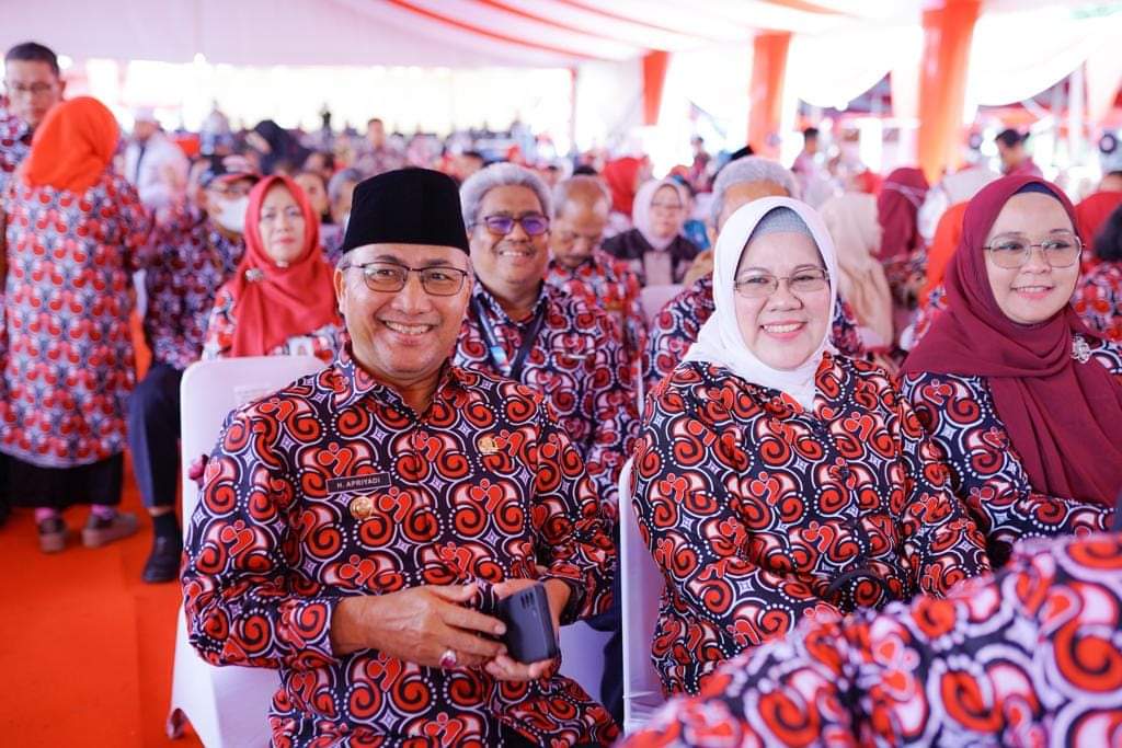 FB_IMG_1688707605268 Usai Bedah Rumah Warga, Pj Bupati Apriyadi Hadiri Puncak Harganas ke-30 Bareng Wapres RI