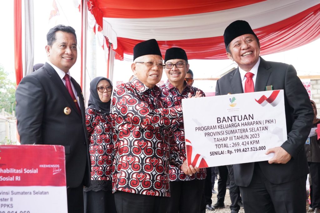 IMG_20230707_152938_806-1024x682 Herman Deru Dampingi Wapres Tinjau Program Bedah Rumah di Kabupaten Banyuasin