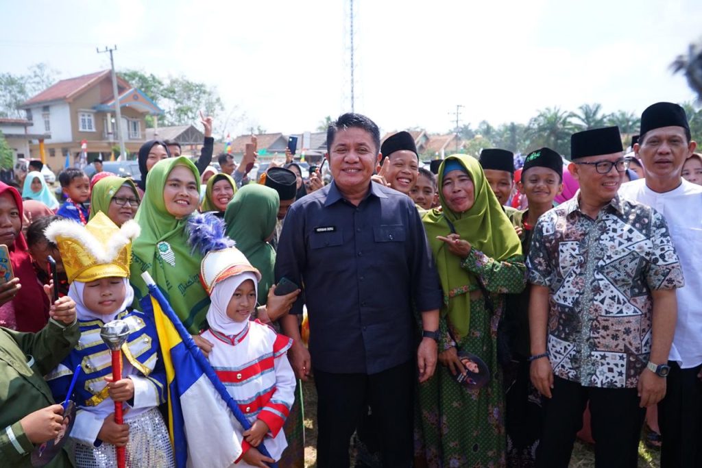 IMG_20230714_081745_773-1024x683 Hadiri Bersih Desa di Kabupaten OKU, Herman Deru Dengar Langsung Keluhan Warga