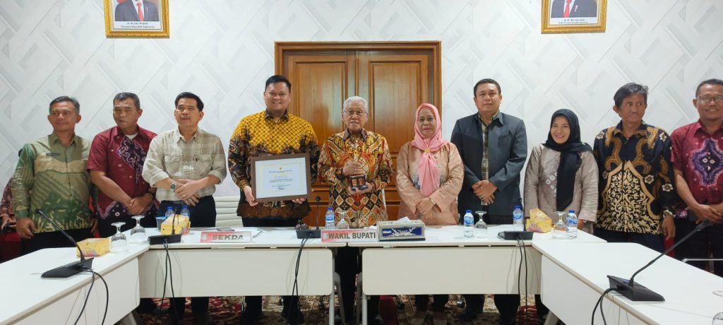 WhatsApp-Image-2023-07-22-at-11.07.30-PM-1024x460-1 Bumi Sedulang Setudung Hattrick Raih Penghargaan KLA