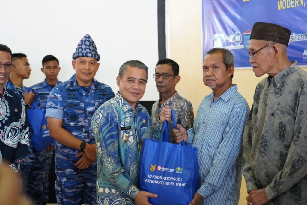a3-1-1024x685 Peringatan ke-76 Hari Bakti TNI AU, Wabup Ardani Hadiri Bakti Sosial dan Pengobatan Massal