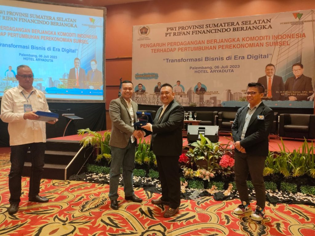 b2-1024x768 PWI Sumsel - PT. Rifan Financindo Berjangka Palembang Gelar Seminar