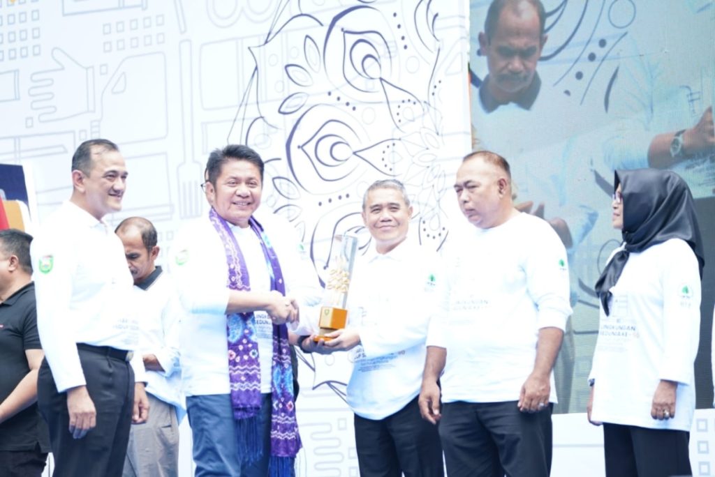 pemkab-ogan-ilir-mendapatkan-penghargaan-nirwasita-tantra-pada-peringatan-hari-lingkungan-hidup-sedunia-prov-sumsel-tahun-2023-1024x684 Pemkab Ogan Ilir Raih Penghargaan Nirwasita Tantra