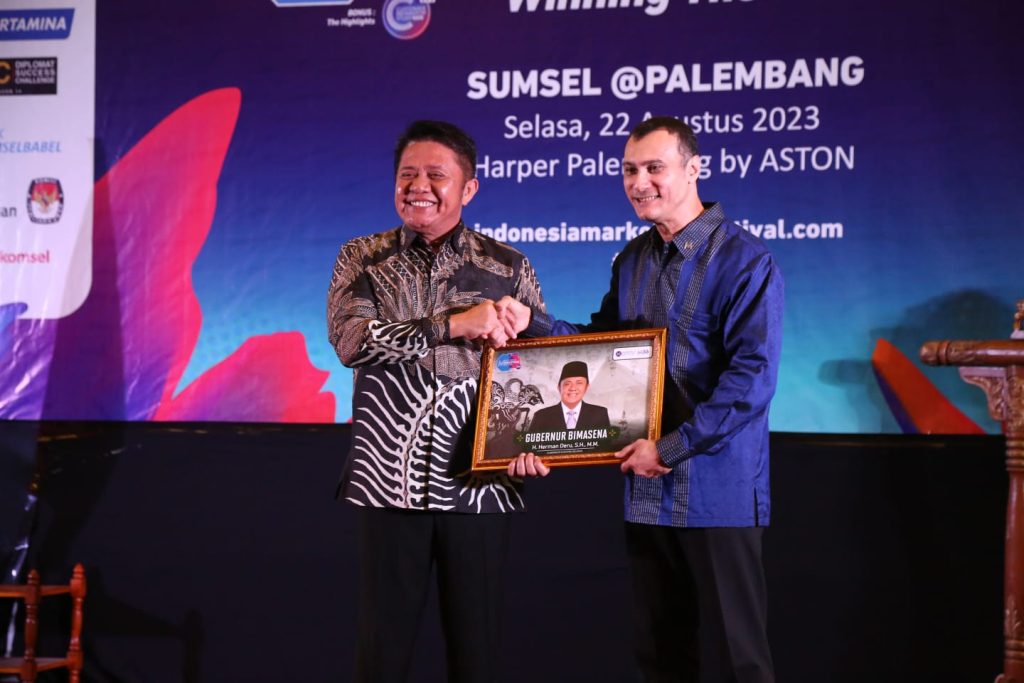 IMG_20230823_095409_532-1024x683 Herman Deru Dianugrahi Penghargaan Bimasena Oleh Markplus.Inc