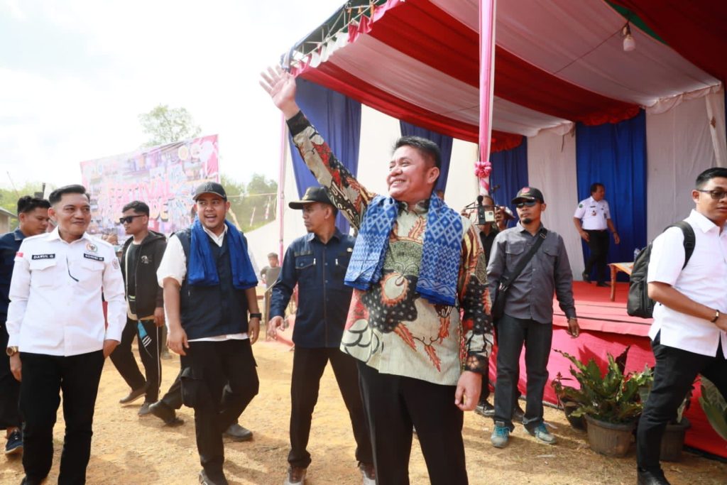 IMG_20230831_094432_724-1024x683 Bangun Kemandirian Pangan Desa Sako, Gubernur Herman Deru Bagi-bagi Bibit Tanaman