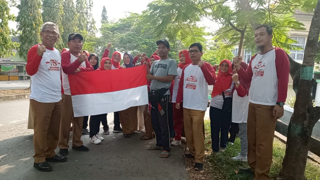 b4-1024x576 Pemkab Muara Enim Kembali Bagikan Bendera Merah Putih
