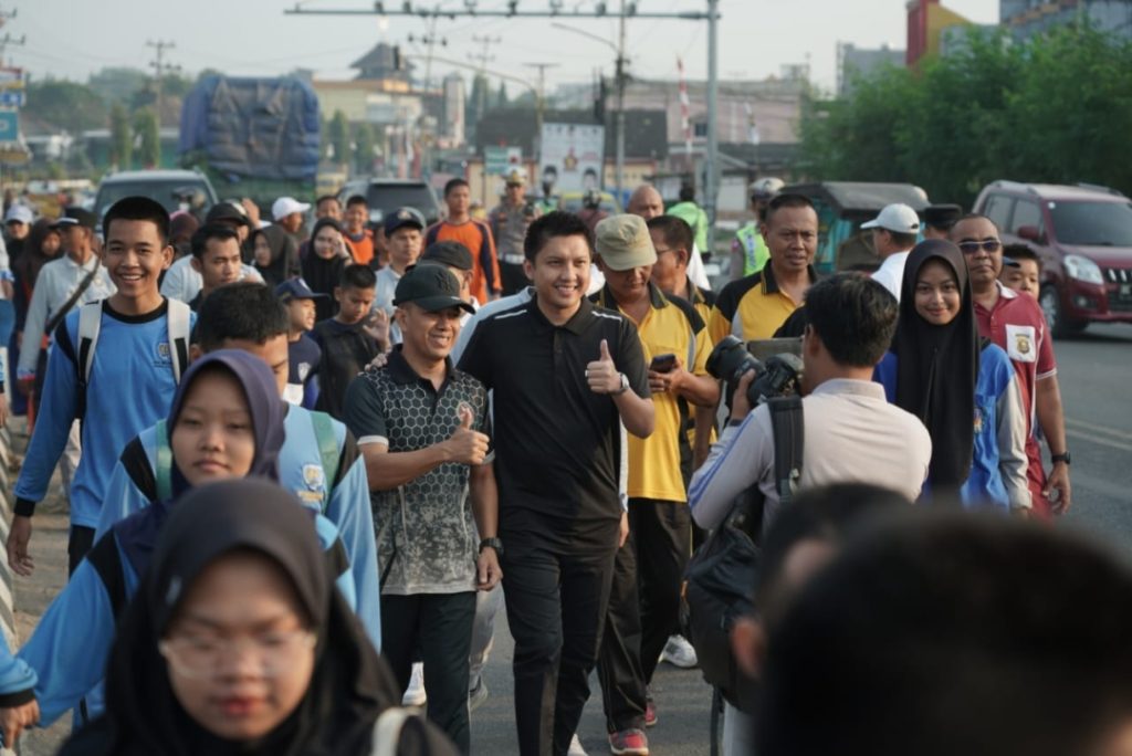 semarakkan-hut-ri-ke-78-ribuan-pelajar-dan-jajaran-asn-ikuti-jalan-santai-dan-senam-sehat-bersama-bupati-panca-1024x684 Ribuan Pelajar dan Jajaran ASN Jalan Santai dan Senam Sehat Bersama Bupati Panca
