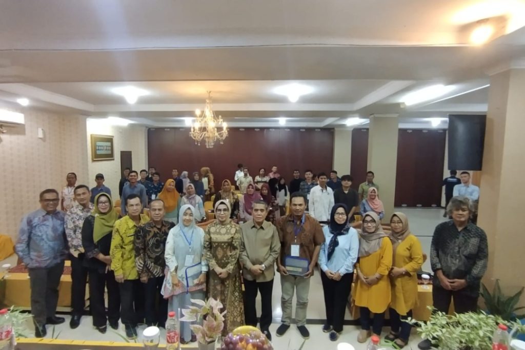 wabup-ardani-hadiri-pembukaan-pelatihan-bagi-pelaku-usaha-pengrajin-perak-1024x683 Wabup Ardani Hadiri Pembukaan Pelatihan Bagi Pelaku Usaha Pengrajin Perak