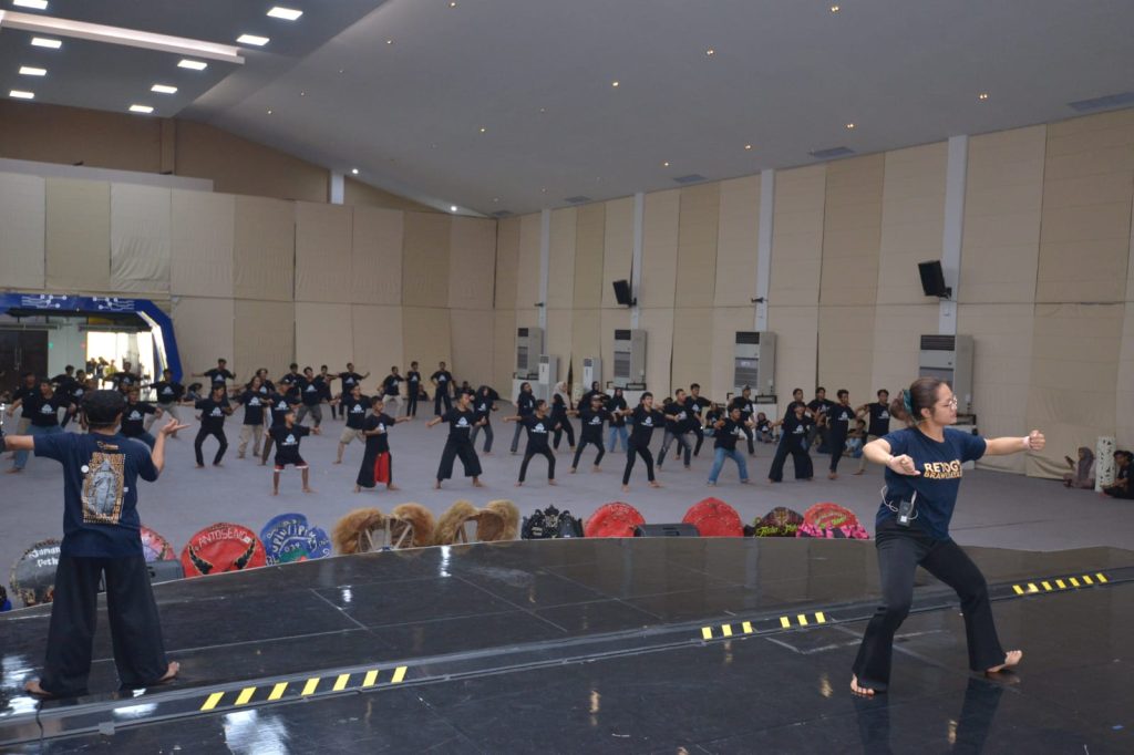 B1-1024x682 200 Penggiat Seni Reog dan Pegon Ikuti Workshop dan Dilatih Seni Tari Multikultural
